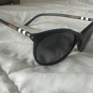 Stylish Black Burberry Sunglasses